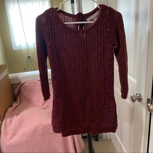 Maroon sweater with lace detailing ❤️